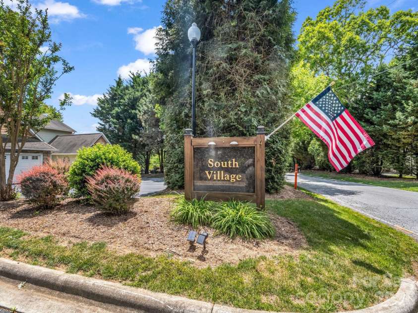 4 Rathfarnham Road, Asheville, NC 28803.  MLS# CAR4382272, YatesRealty ID 25696. 