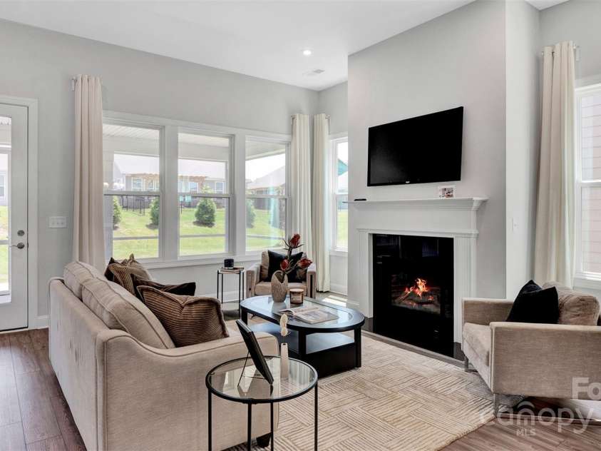 8414 Profit Lane, Charlotte, NC 28215.  MLS# CAR4280131, YatesRealty ID 25696. Great Room