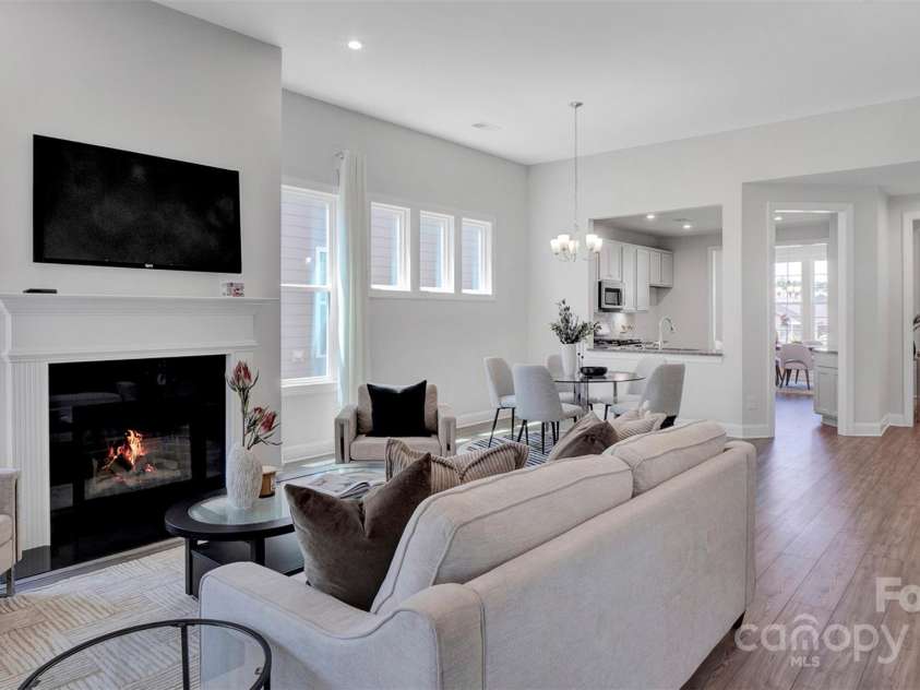 8414 Profit Lane, Charlotte, NC 28215.  MLS# CAR4280131, YatesRealty ID 25696. Great Room