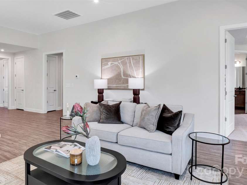 8414 Profit Lane, Charlotte, NC 28215.  MLS# CAR4280131, YatesRealty ID 25696. Great Room