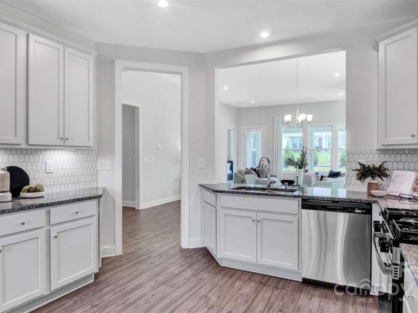 8414 Profit Lane, Charlotte, NC 28215.  MLS# CAR4280131, YatesRealty ID 25696. Kitchen