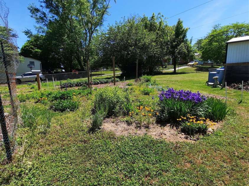 604 Substation Street, Hendersonville, NC 28792.  MLS# CAR4371691, YatesRealty ID 25697. 