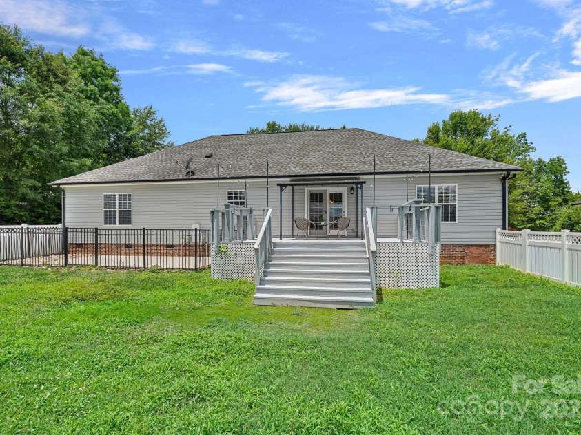 7478 Pine Ridge Drive, Denver, NC 28037.  MLS# CAR4272908, YatesRealty ID 25697. 