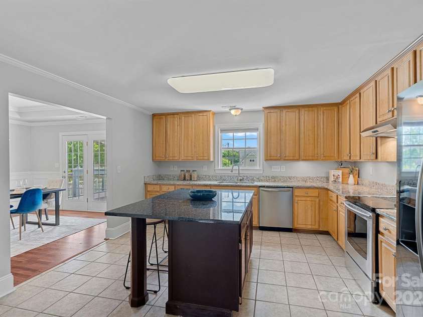 7478 Pine Ridge Drive, Denver, NC 28037.  MLS# CAR4272908, YatesRealty ID 25697. Kitchen boasts 42