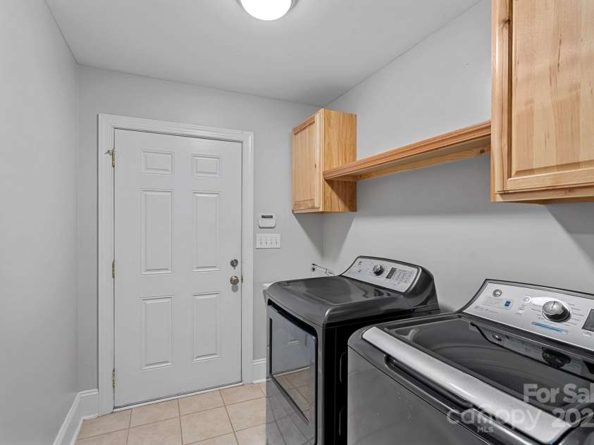 7478 Pine Ridge Drive, Denver, NC 28037.  MLS# CAR4272908, YatesRealty ID 25697. Laundry/Mud Room with built in cabinets.