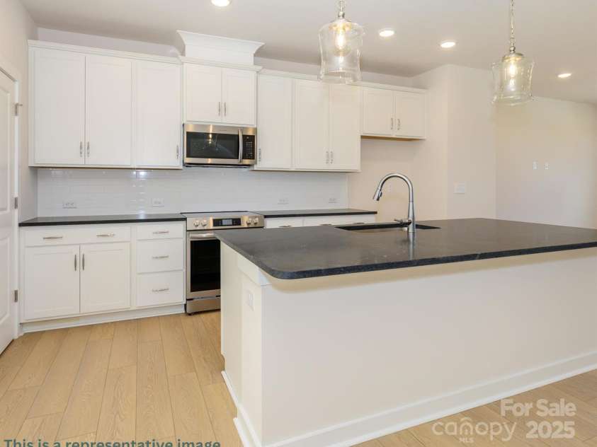 1112 Bismuth Lane, Charlotte, NC 28211.  MLS# CAR4251483, YatesRealty ID 25698. 