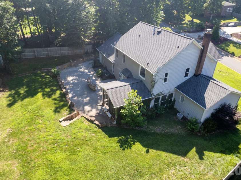 5010 Ardenwoods Drive, Charlotte, NC 28215.  MLS# CAR4404600, YatesRealty ID 25698. 