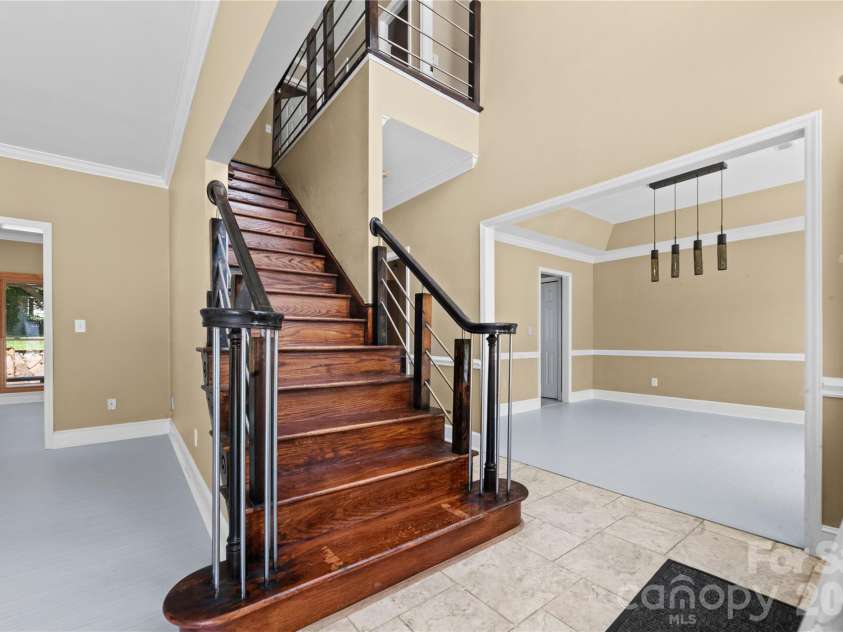 5010 Ardenwoods Drive, Charlotte, NC 28215.  MLS# CAR4404600, YatesRealty ID 25698. 