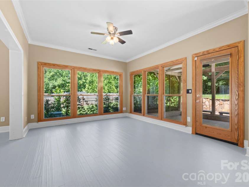 5010 Ardenwoods Drive, Charlotte, NC 28215.  MLS# CAR4404600, YatesRealty ID 25698. 