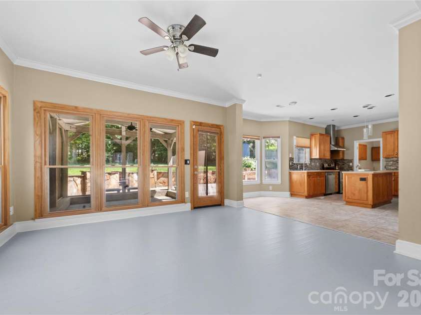 5010 Ardenwoods Drive, Charlotte, NC 28215.  MLS# CAR4404600, YatesRealty ID 25698. 