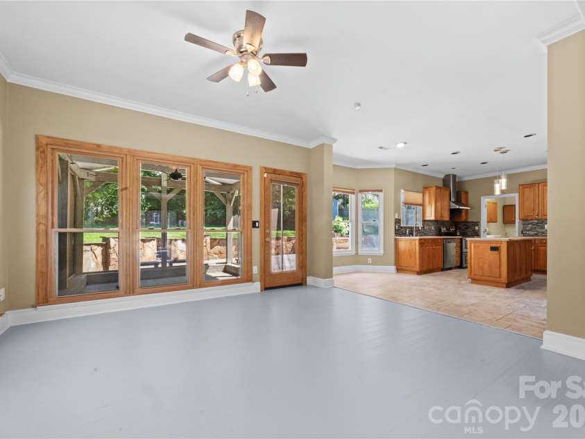 5010 Ardenwoods Drive, Charlotte, NC 28215.  MLS# CAR4404600, YatesRealty ID 25698. 