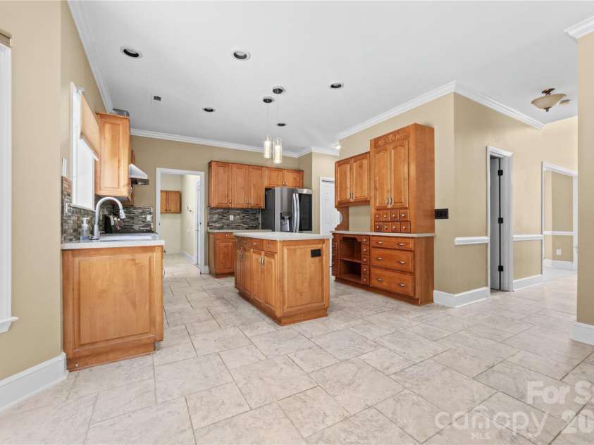 5010 Ardenwoods Drive, Charlotte, NC 28215.  MLS# CAR4404600, YatesRealty ID 25698. 