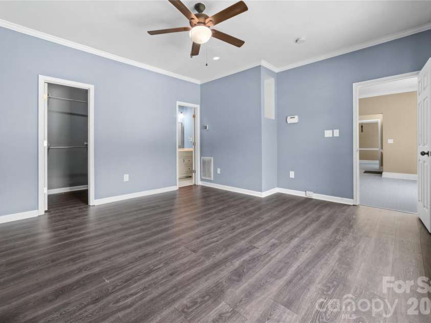 5010 Ardenwoods Drive, Charlotte, NC 28215.  MLS# CAR4404600, YatesRealty ID 25698. 