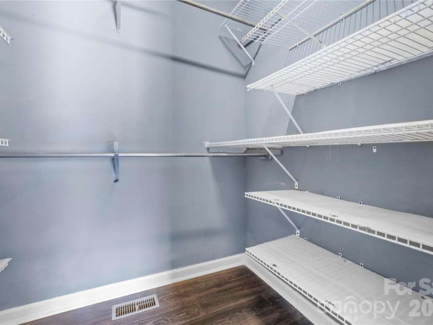 5010 Ardenwoods Drive, Charlotte, NC 28215.  MLS# CAR4404600, YatesRealty ID 25698. 