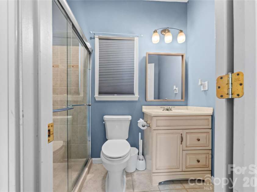 5010 Ardenwoods Drive, Charlotte, NC 28215.  MLS# CAR4404600, YatesRealty ID 25698. 