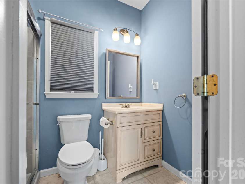 5010 Ardenwoods Drive, Charlotte, NC 28215.  MLS# CAR4404600, YatesRealty ID 25698. 