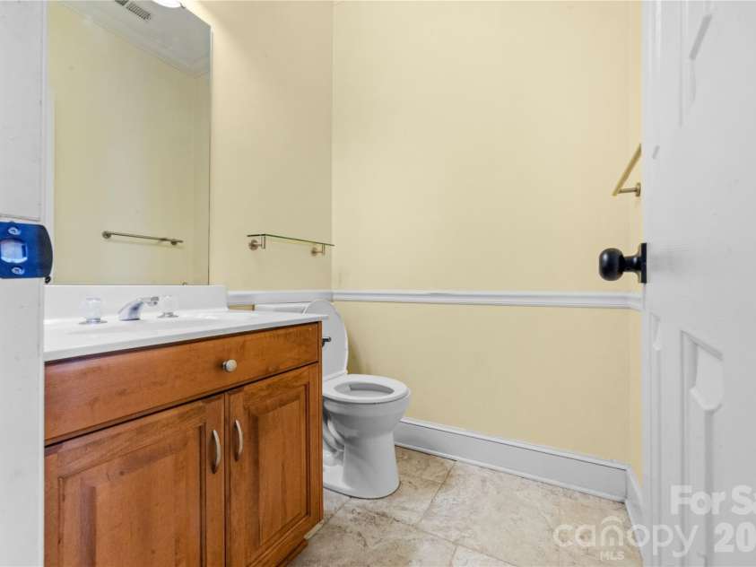 5010 Ardenwoods Drive, Charlotte, NC 28215.  MLS# CAR4404600, YatesRealty ID 25698. 
