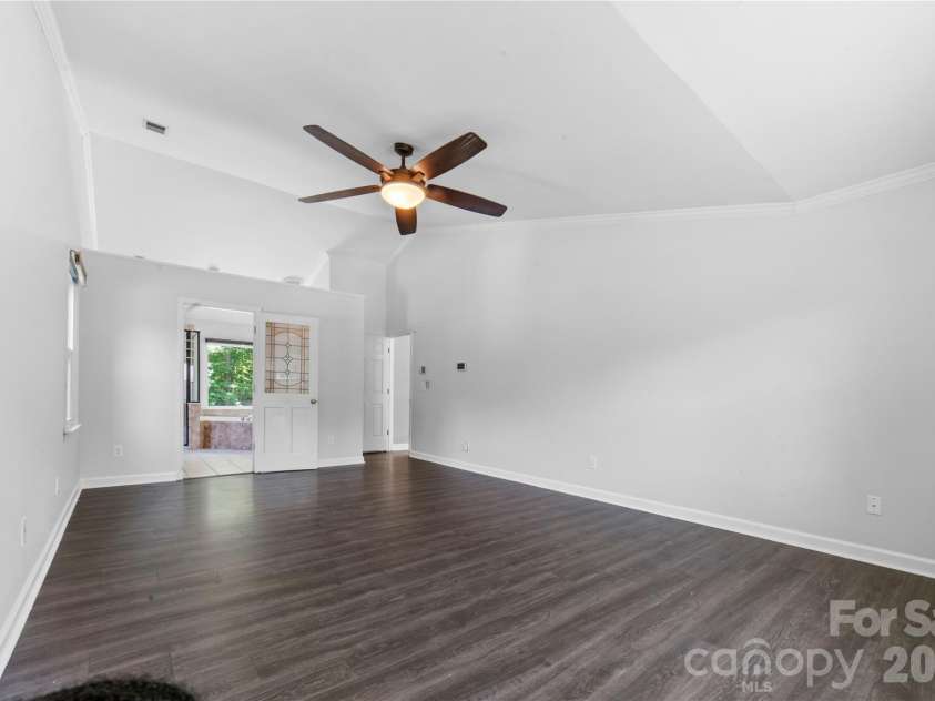 5010 Ardenwoods Drive, Charlotte, NC 28215.  MLS# CAR4404600, YatesRealty ID 25698. 