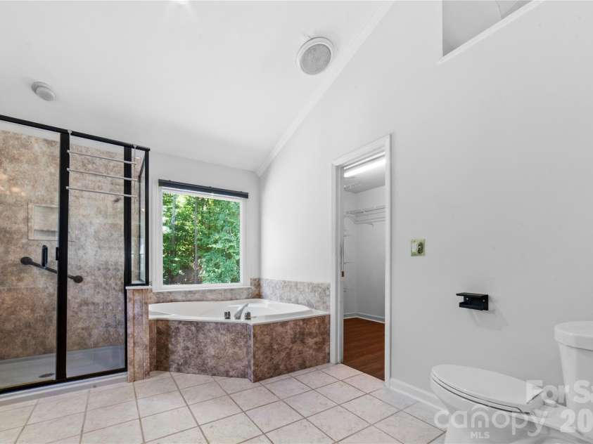 5010 Ardenwoods Drive, Charlotte, NC 28215.  MLS# CAR4404600, YatesRealty ID 25698. 