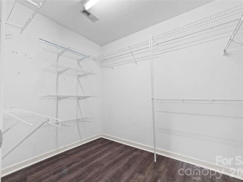 5010 Ardenwoods Drive, Charlotte, NC 28215.  MLS# CAR4404600, YatesRealty ID 25698. 