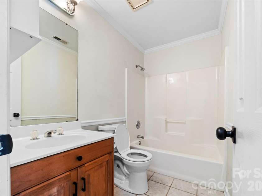 5010 Ardenwoods Drive, Charlotte, NC 28215.  MLS# CAR4404600, YatesRealty ID 25698. 