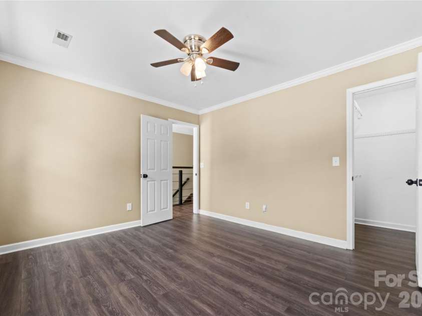 5010 Ardenwoods Drive, Charlotte, NC 28215.  MLS# CAR4404600, YatesRealty ID 25698. 