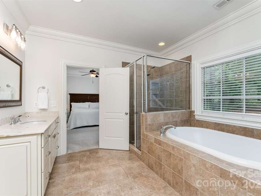 6411 Aldworth Lane, Charlotte, NC 28226.  MLS# CAR4287812, YatesRealty ID 25699. Ceramic tile flooring with spacious soaking tub