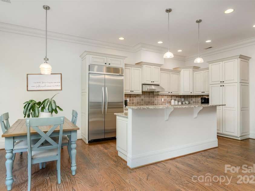 6411 Aldworth Lane, Charlotte, NC 28226.  MLS# CAR4287812, YatesRealty ID 25699. Freshly painted throughout