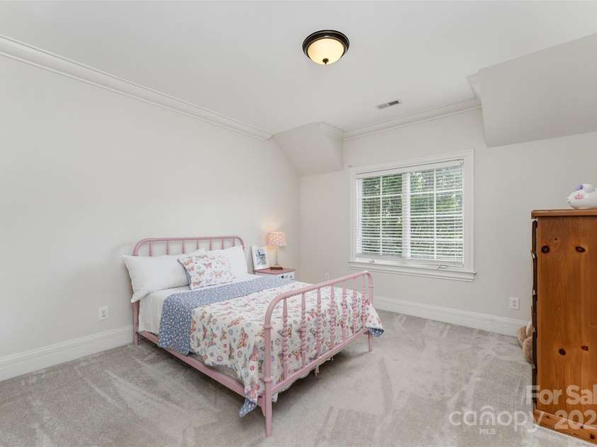 6411 Aldworth Lane, Charlotte, NC 28226.  MLS# CAR4287812, YatesRealty ID 25699. Full bath upstairs shared between secondary rooms