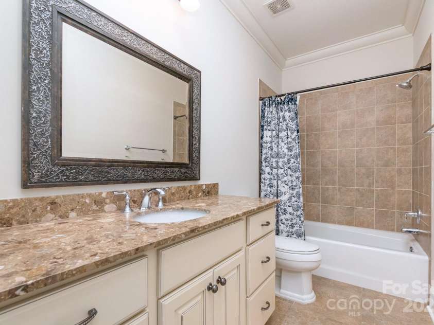 6411 Aldworth Lane, Charlotte, NC 28226.  MLS# CAR4287812, YatesRealty ID 25699. Full bath upstairs shared between secondary rooms