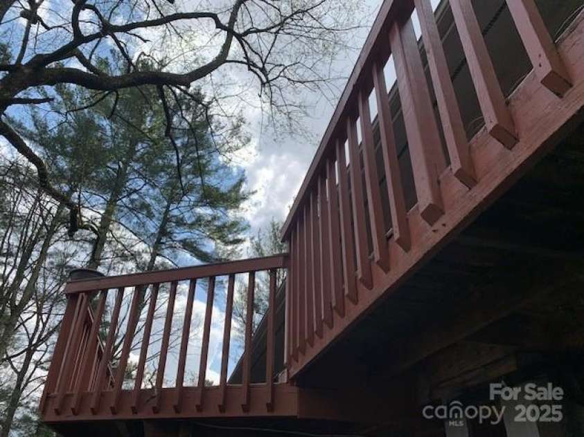 101 LAKEMONT Drive, Flat Rock, NC 28731.  MLS# CAR4246456, YatesRealty ID 257. 