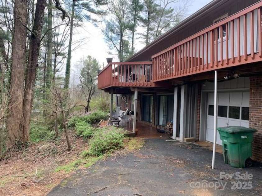 101 LAKEMONT Drive, Flat Rock, NC 28731.  MLS# CAR4246456, YatesRealty ID 257. 