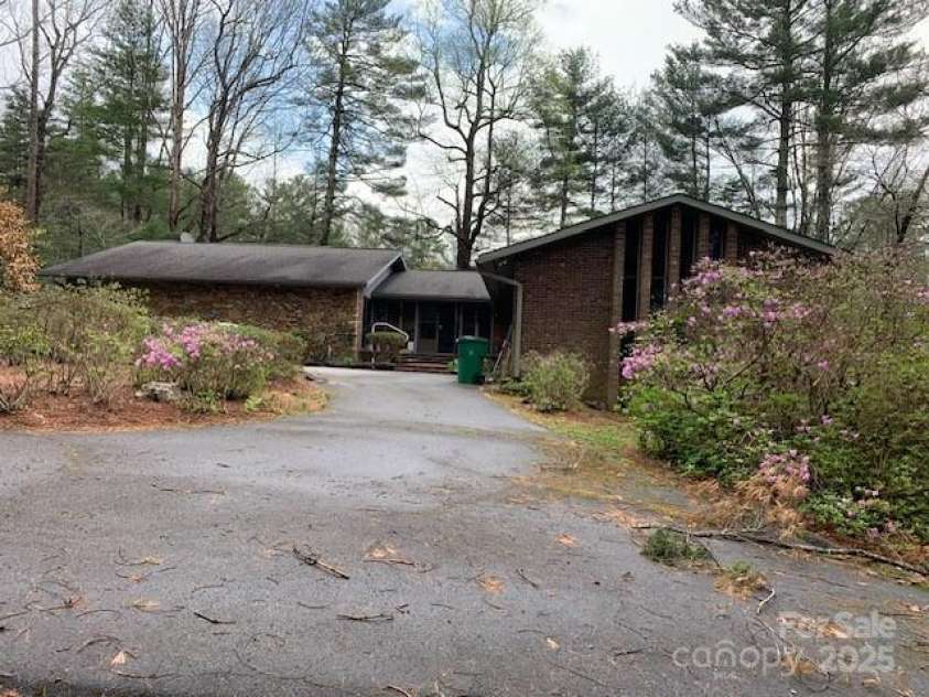 101 LAKEMONT Drive, Flat Rock, NC 28731.  MLS# CAR4246456, YatesRealty ID 257. 