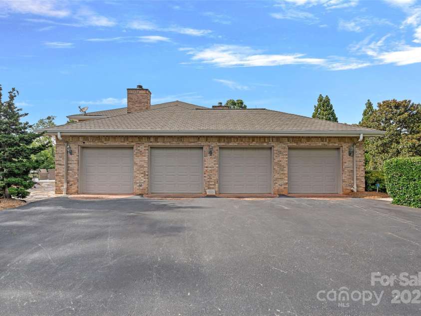 282 Hamilton Drive, Columbus, NC 28722.  MLS# CAR4274724, YatesRealty ID 257. 