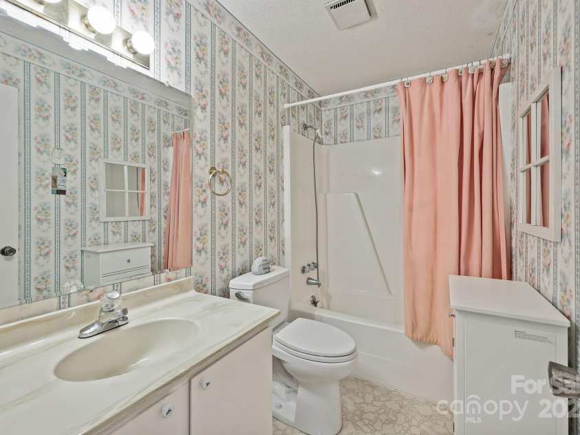 47 Edgewood Avenue, Concord, NC 28025.  MLS# CAR4287036, YatesRealty ID 2570. 