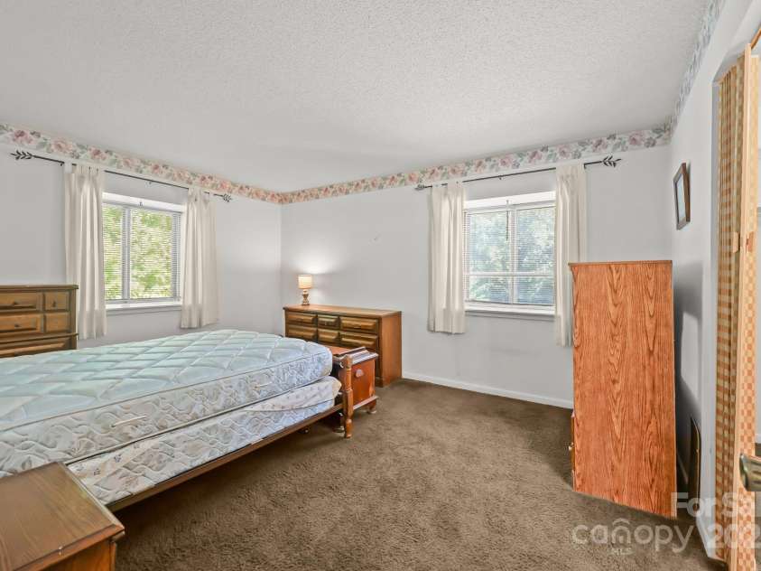 47 Edgewood Avenue, Concord, NC 28025.  MLS# CAR4287036, YatesRealty ID 2570. 