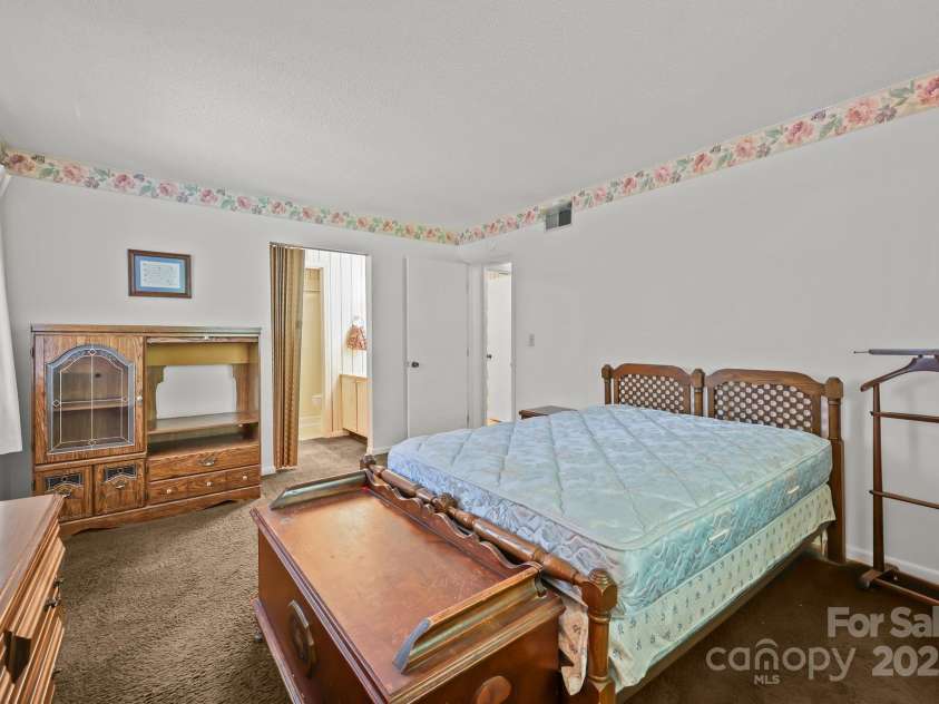 47 Edgewood Avenue, Concord, NC 28025.  MLS# CAR4287036, YatesRealty ID 2570. 