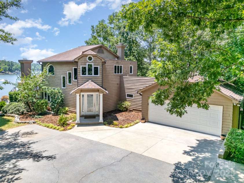 5 Hidden Cove Lane, Clover, SC 29710.  MLS# CAR4278086, YatesRealty ID 25700. 