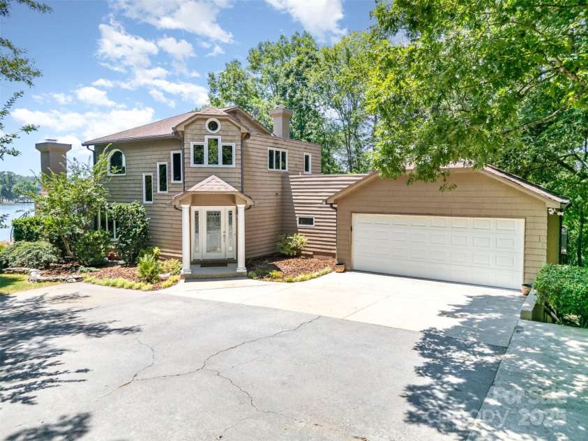 5 Hidden Cove Lane, Clover, SC 29710.  MLS# CAR4278086, YatesRealty ID 25700. 