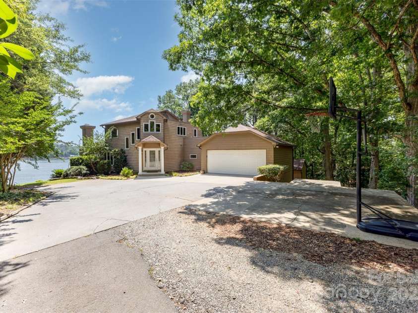 5 Hidden Cove Lane, Clover, SC 29710.  MLS# CAR4278086, YatesRealty ID 25700. 