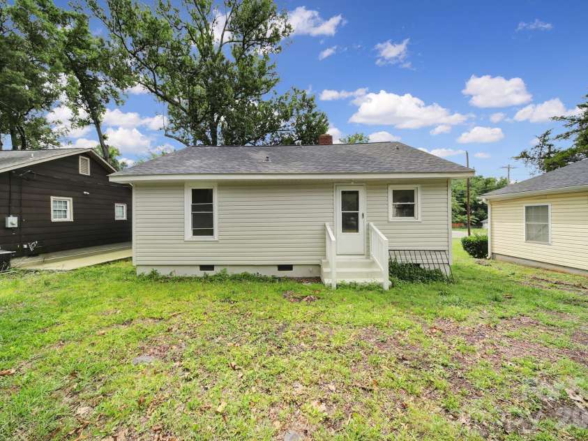 758 Jefferson Avenue, Rock Hill, SC 29730.  MLS# CAR4226066, YatesRealty ID 25700. 