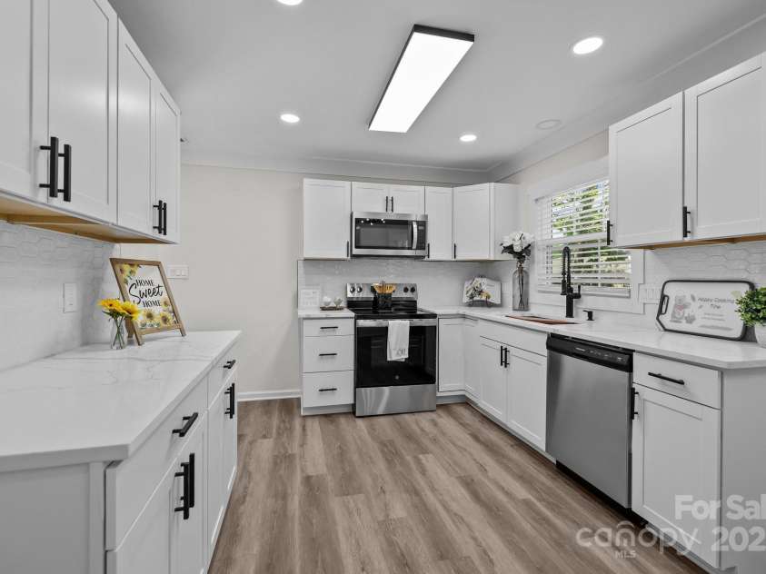 7219 Spring Morning Lane, Charlotte, NC 28227.  MLS# CAR4274411, YatesRealty ID 25701. 