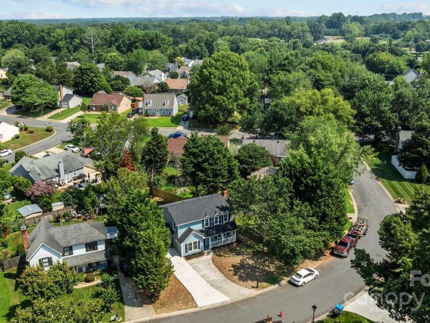 7219 Spring Morning Lane, Charlotte, NC 28227.  MLS# CAR4274411, YatesRealty ID 25701. 