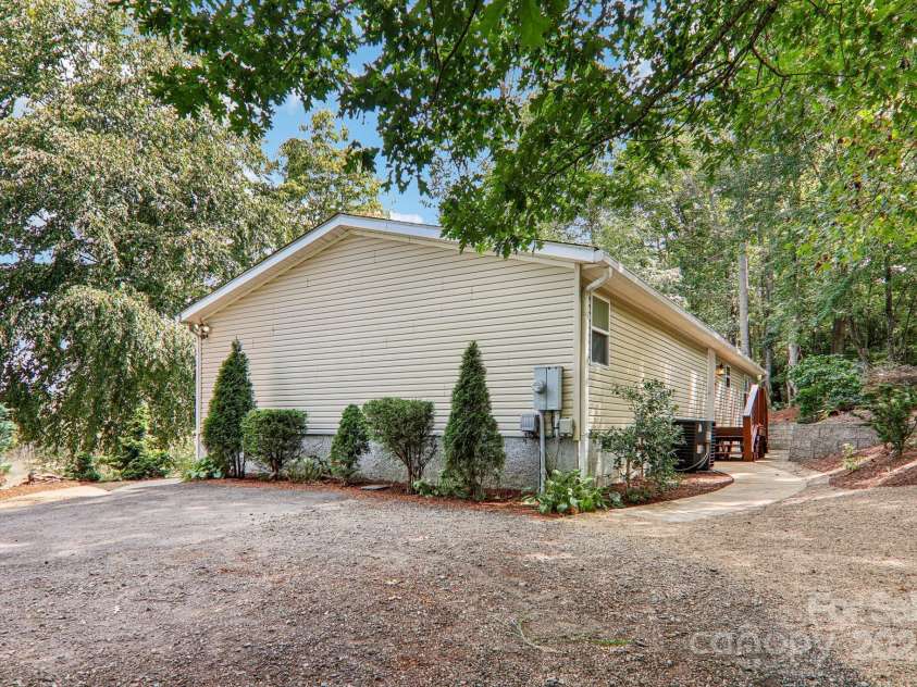 18 Spencer Road, Candler, NC 28715.  MLS# CAR4182190, YatesRealty ID 25702. 