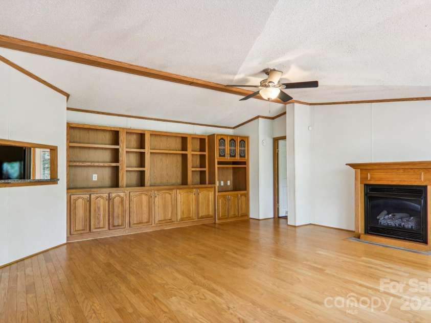 18 Spencer Road, Candler, NC 28715.  MLS# CAR4182190, YatesRealty ID 25702. 