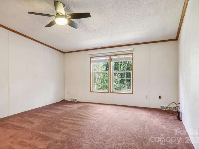 18 Spencer Road, Candler, NC 28715.  MLS# CAR4182190, YatesRealty ID 25702. 