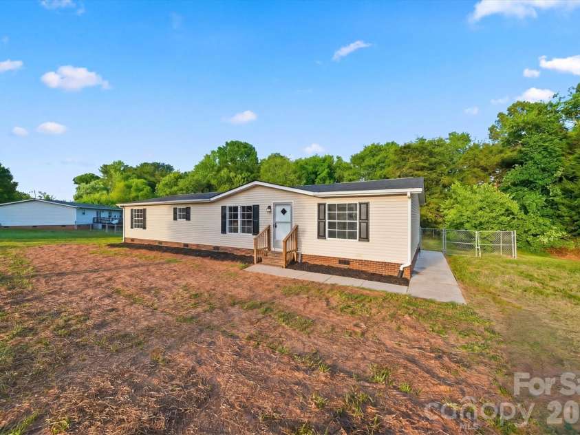 130 Saylor Lane, Stony Point, NC 28678.  MLS# CAR4383896, YatesRealty ID 25703. 