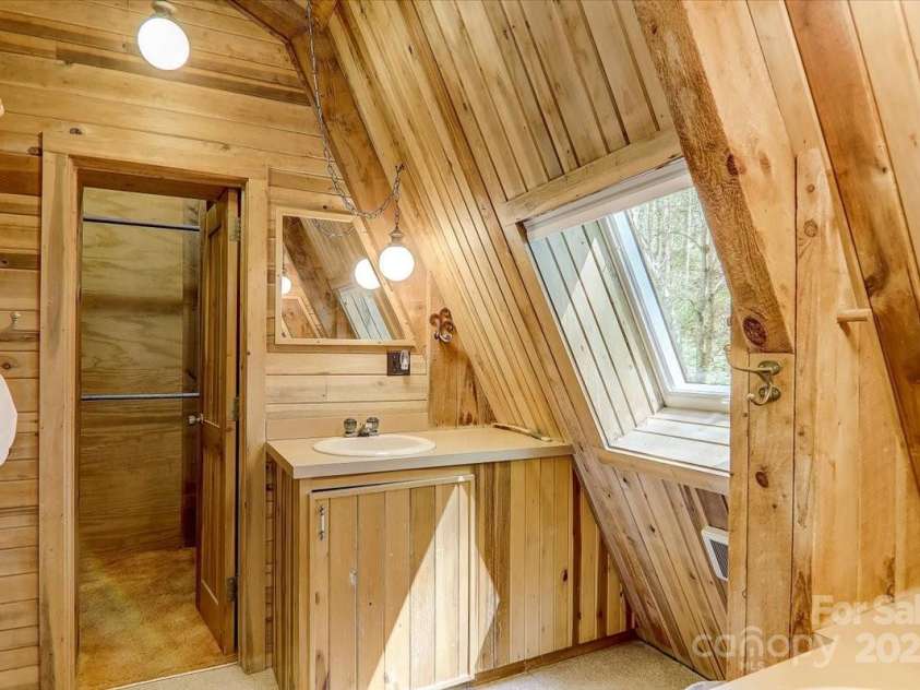 157 Shady Rock Lane, Swannanoa, NC 28778.  MLS# CAR4280634, YatesRealty ID 25703. 