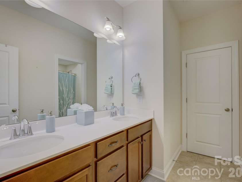 15420 Cimarron Hills Lane, Charlotte, NC 28278.  MLS# CAR4376037, YatesRealty ID 25706. 