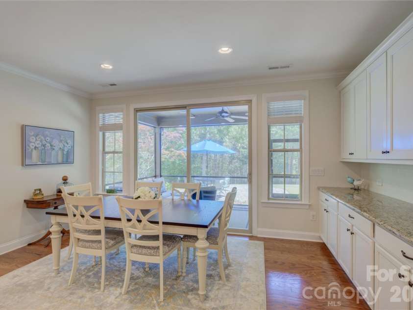 15420 Cimarron Hills Lane, Charlotte, NC 28278.  MLS# CAR4376037, YatesRealty ID 25706. Breakfast area